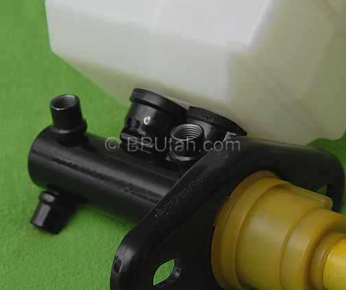 LUCAS OEM Master Cylinder for Land Rover Defender 